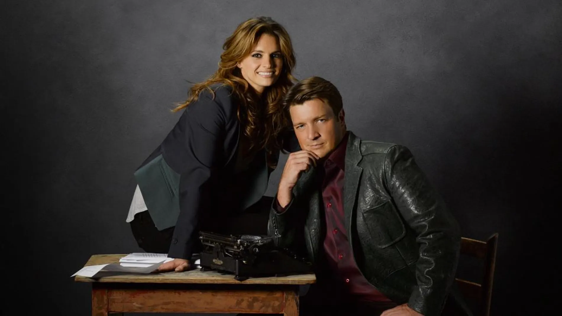 Nathan Fillion, en el papel de "Rick Castle", junto a Stana Katic, "Kate Beckett", la detective del NYPD