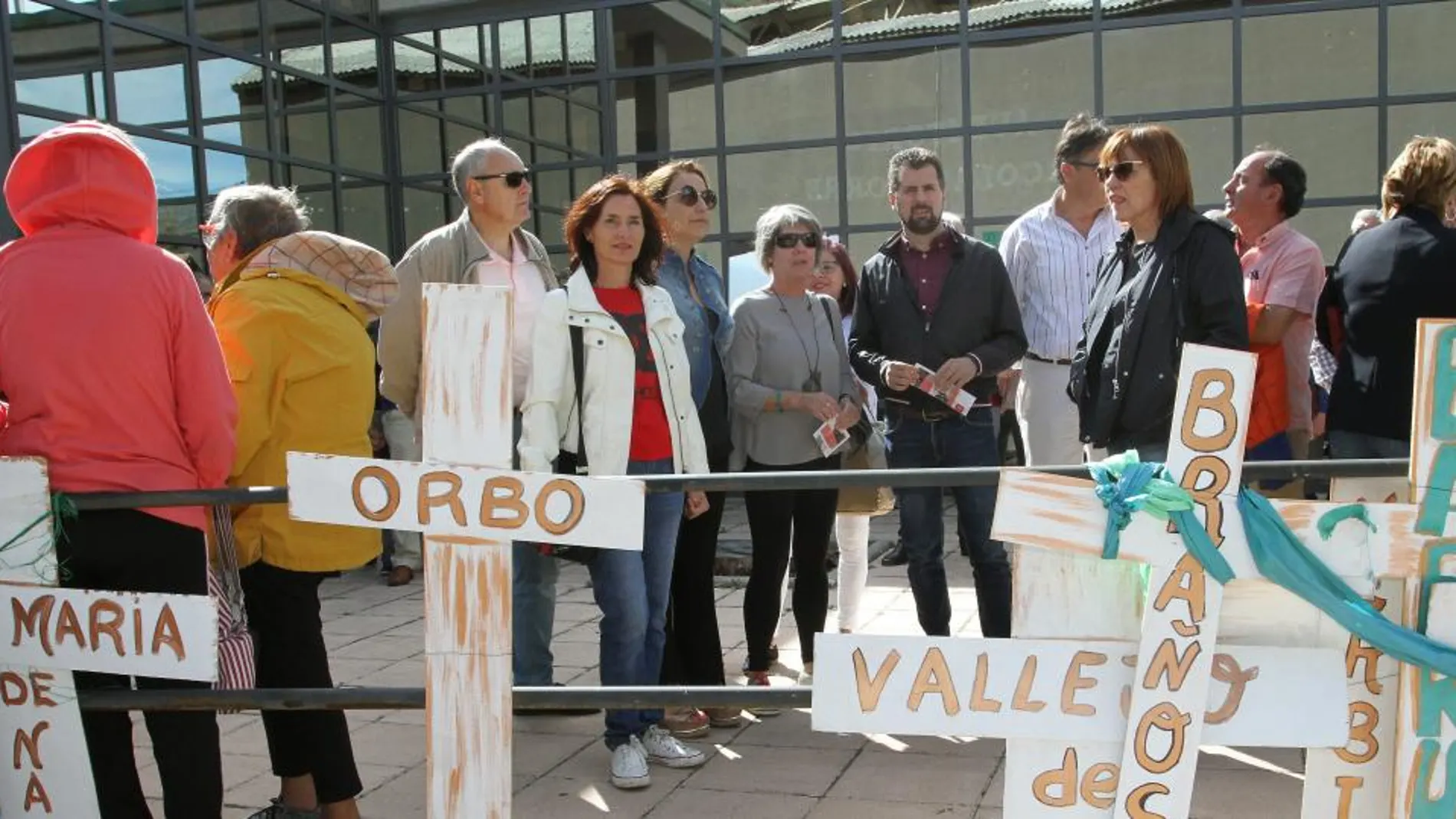 Luis Tudanca asistió a una concentración en defensa de la Sanidad en Barruelo