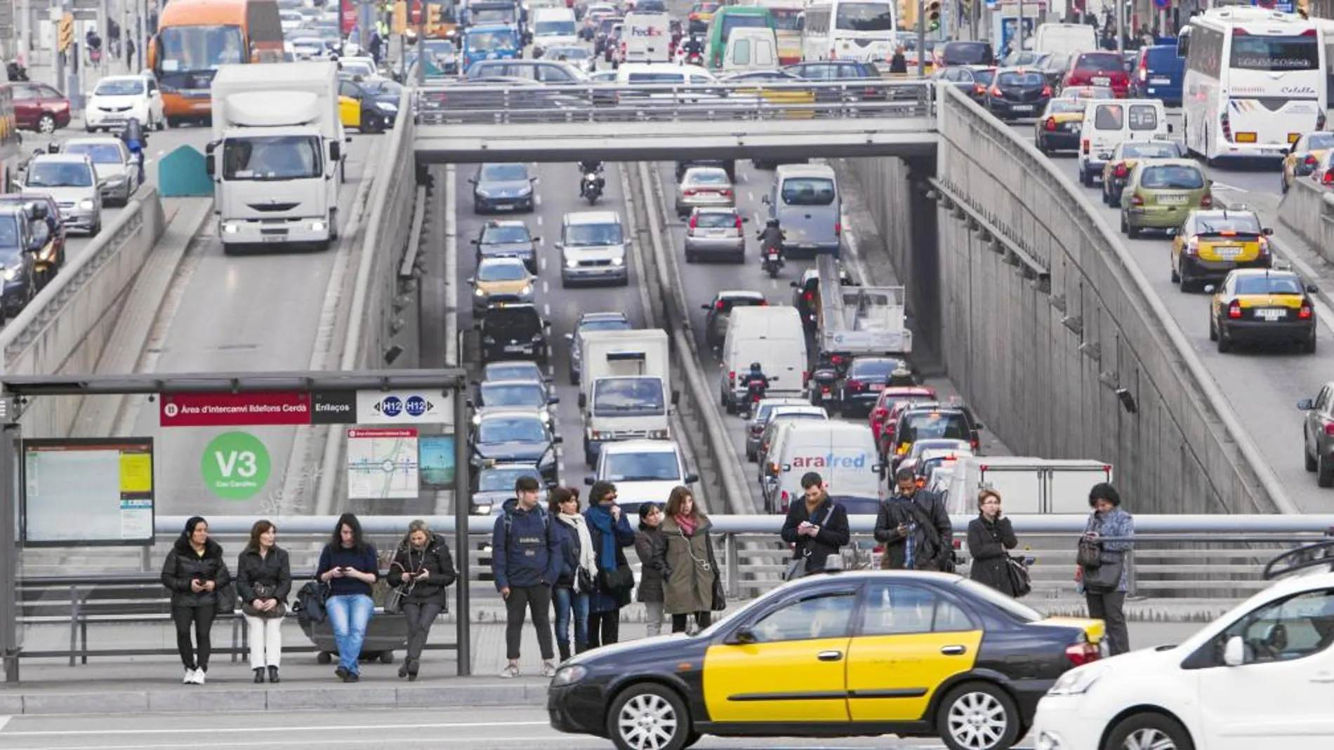 Todos los indicadores de contaminación en el aire de Barcelona han aumentado en los dos últimos años y superan los límites establecidos por la OMS