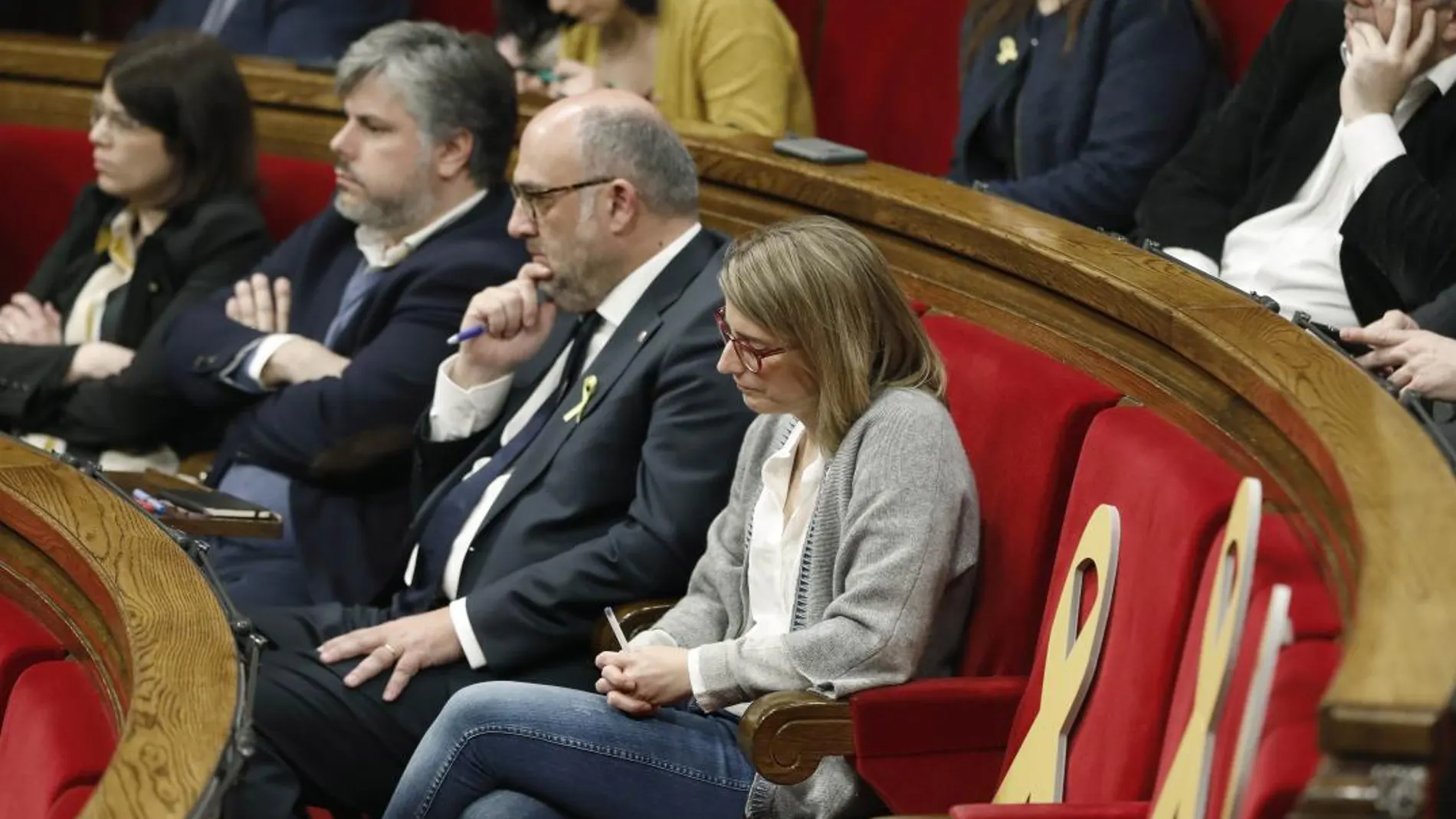 Los diputados de JxCat, Gemma Geis, Albert Batet, Eduard Pujol y Elsa Artadi, durante un pleno del Parlament de Cataluña.