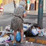 29,1% de pobreza estructural en 2015. En 2014 era del 21,3%, según una ONG local. Además, la cesta de la compra cuesta ahora a los venezolanos un 180,9% más que el año pasado.
