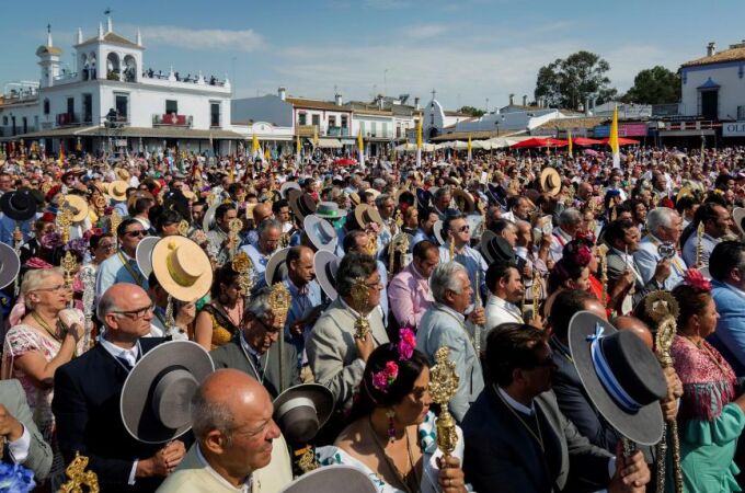 Misa de Romeros en el Real de la aldea almonteña de El Rocío