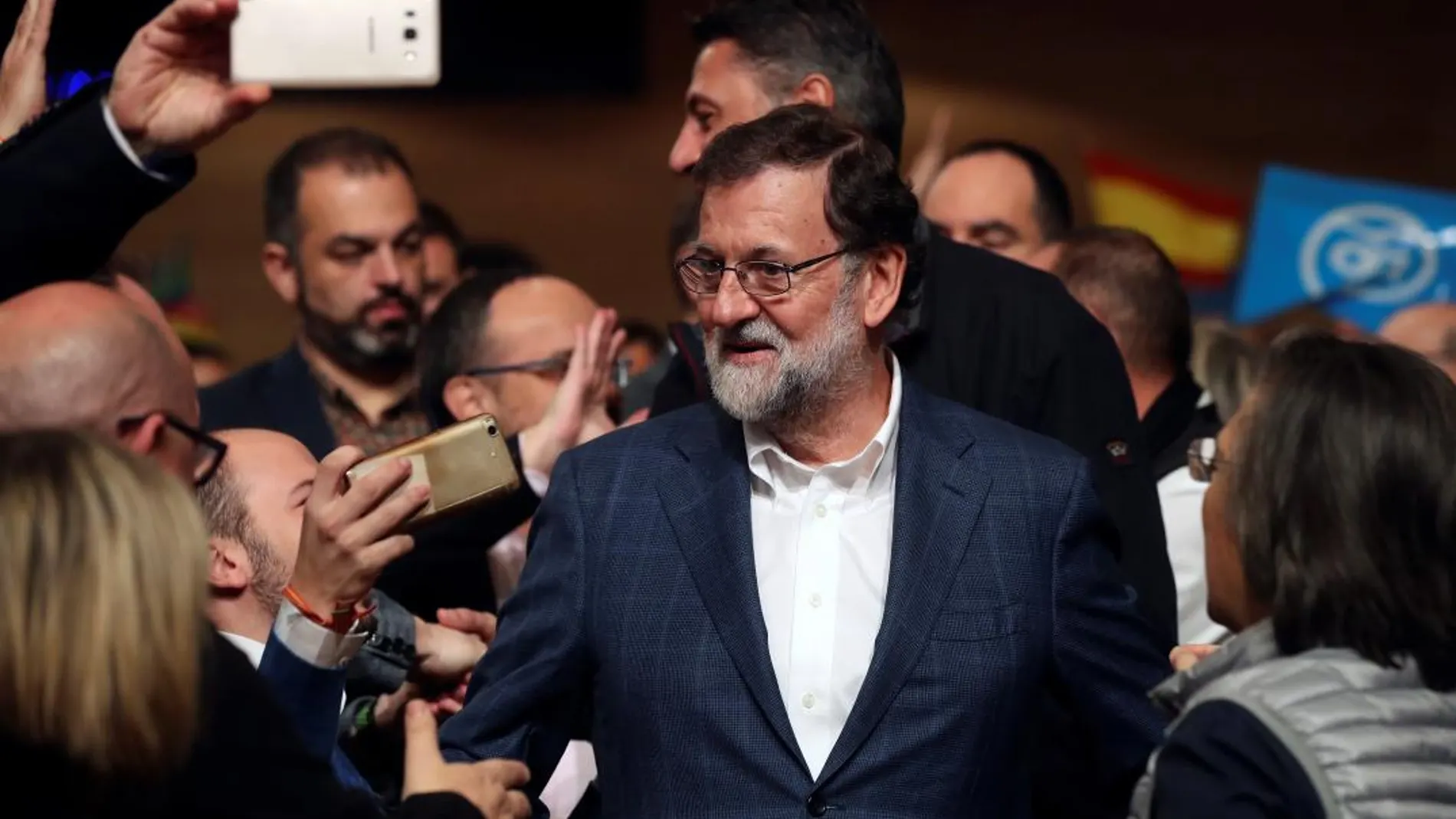 El presidente del Gobierno y del Partido Popular, Mariano Rajoy, durante el acto de campaña con motivo de las elecciones catalanas del 21D