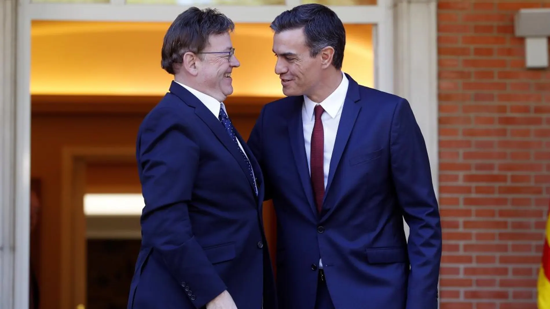 El presidente de la Generalitat valenciana, Ximo Puig, se reunió ayer en La Moncloa con el presidente del Gobierno, Pedro Sánchez, para abordar asuntos relativos a financiación, deuda e inversiones