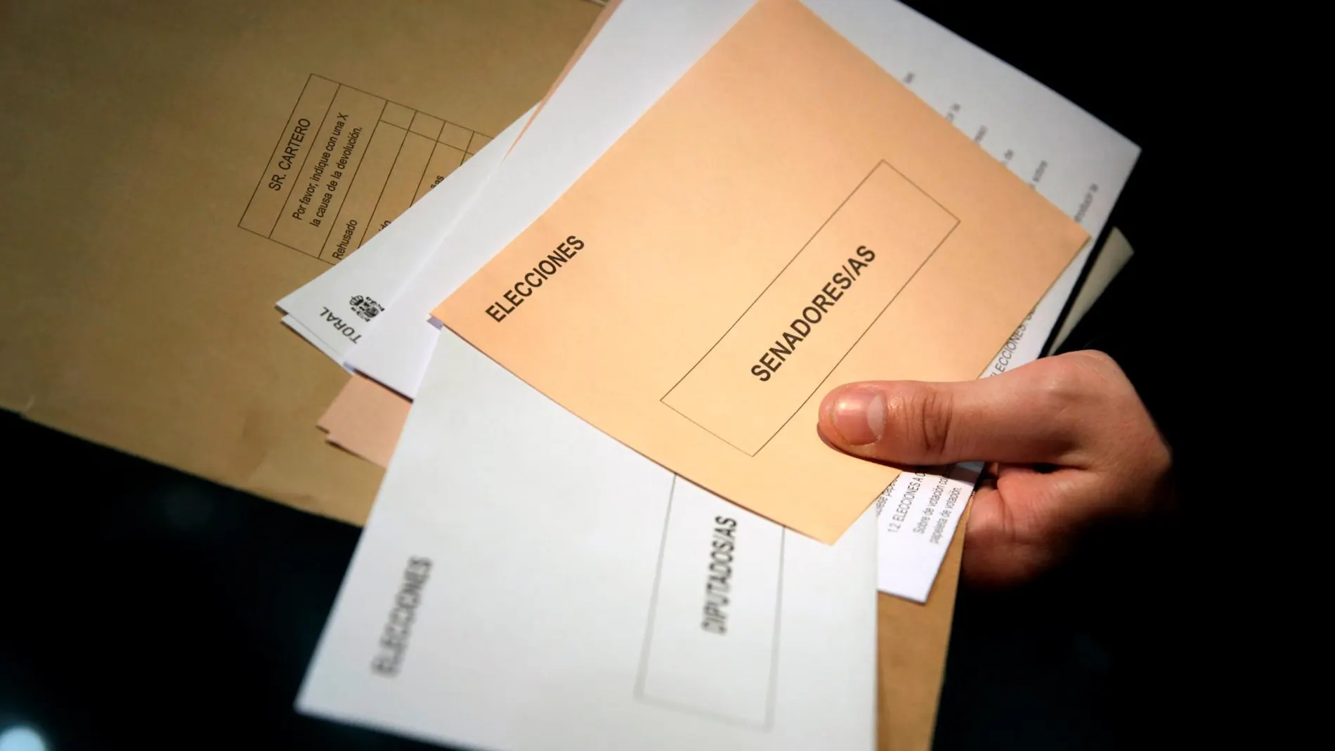Varias papeletas electorales