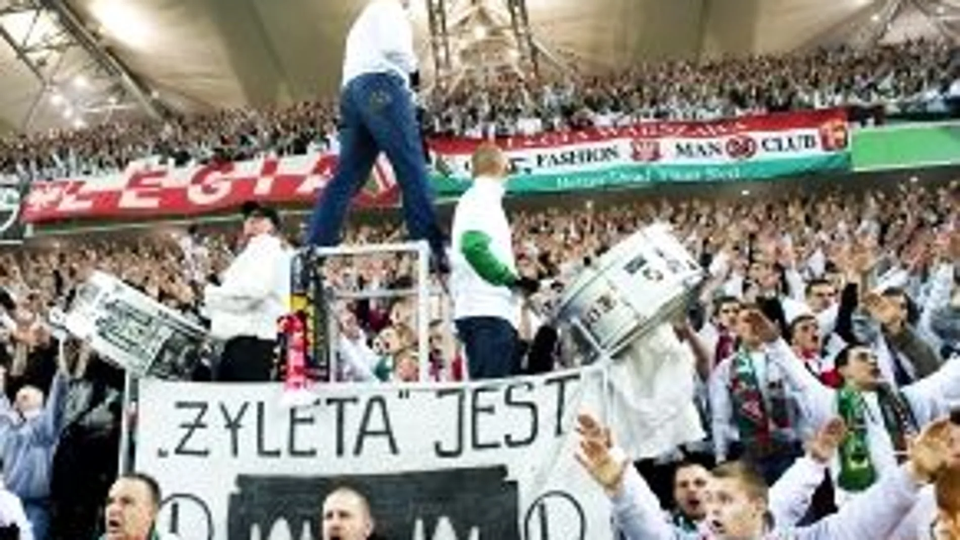 No beber ni hacer fotos, las normas de los ultras polacos del Legia