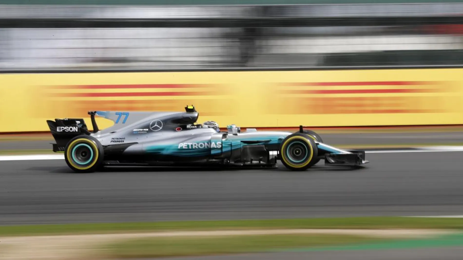 Los Mercedes dominaron la primera sesión. Bottas se impuso a Hamilton por 0.078