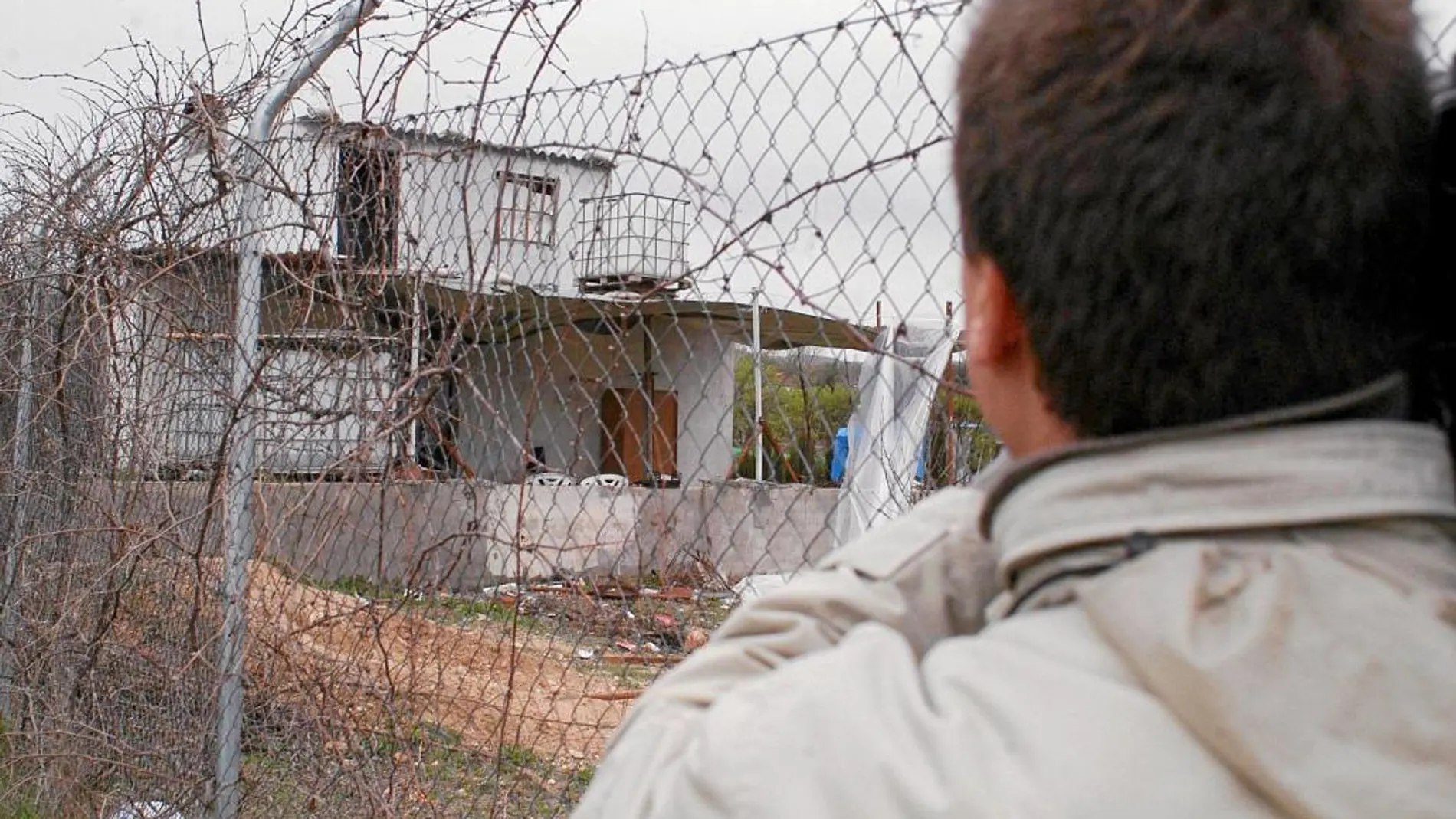 En 2004, tras los atentados del 11-M, la vivienda que se levanta en el kilómetro 14 de la M-313 (la carretera de Titulcia), se convirtió en la «casa de las bombas» de los terroristas. La casa se levanta en el término municipal de Chinchón