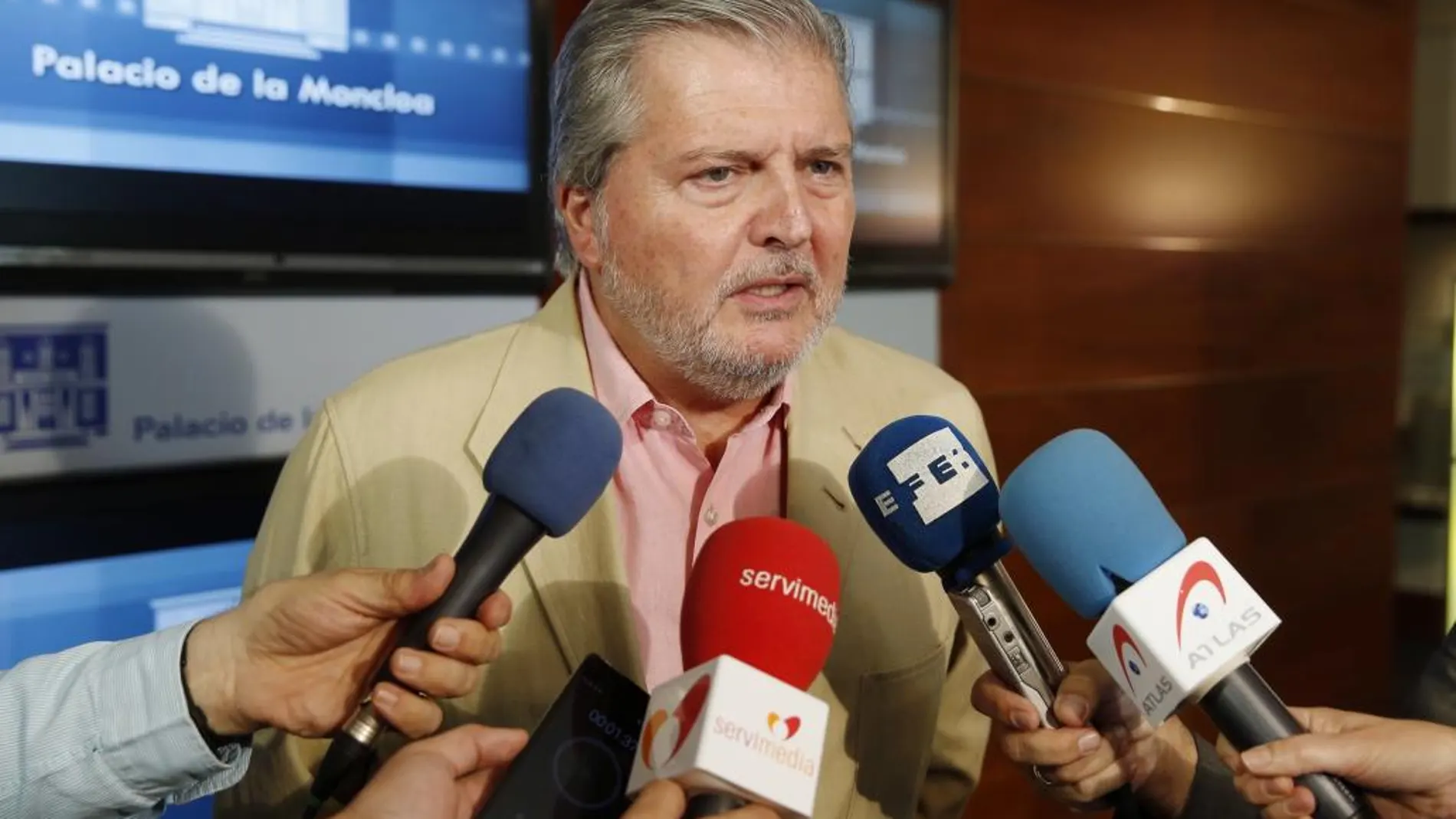 Íñigo Méndez de Vigo considera que el bloqueo de las instalaciones del CTTI de la Generalitat supone que "se ha asestado un golpe a la organización del referéndum ilegal"que pretenden celebrar mañana los independentistas