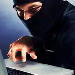 En la imagen, un &#39;hacker&#39; ejecuta un ciberataque | Fuente: Gtres