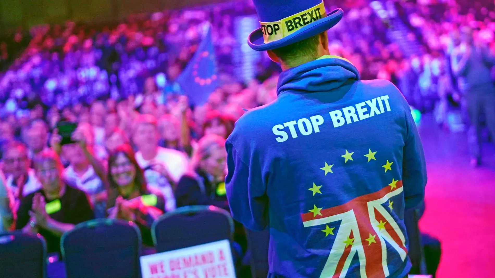 24 horas para salvar el Brexit: May afronta una derrota casi segura