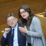 El presidente Puig y la vicepresidenta Oltra en Les Corts (LA RAZÓN)