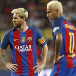 El delantero argentino del FC Barcelona Leo Messi (I), y el delantero brasileño Neymar Da Silva durante el partido