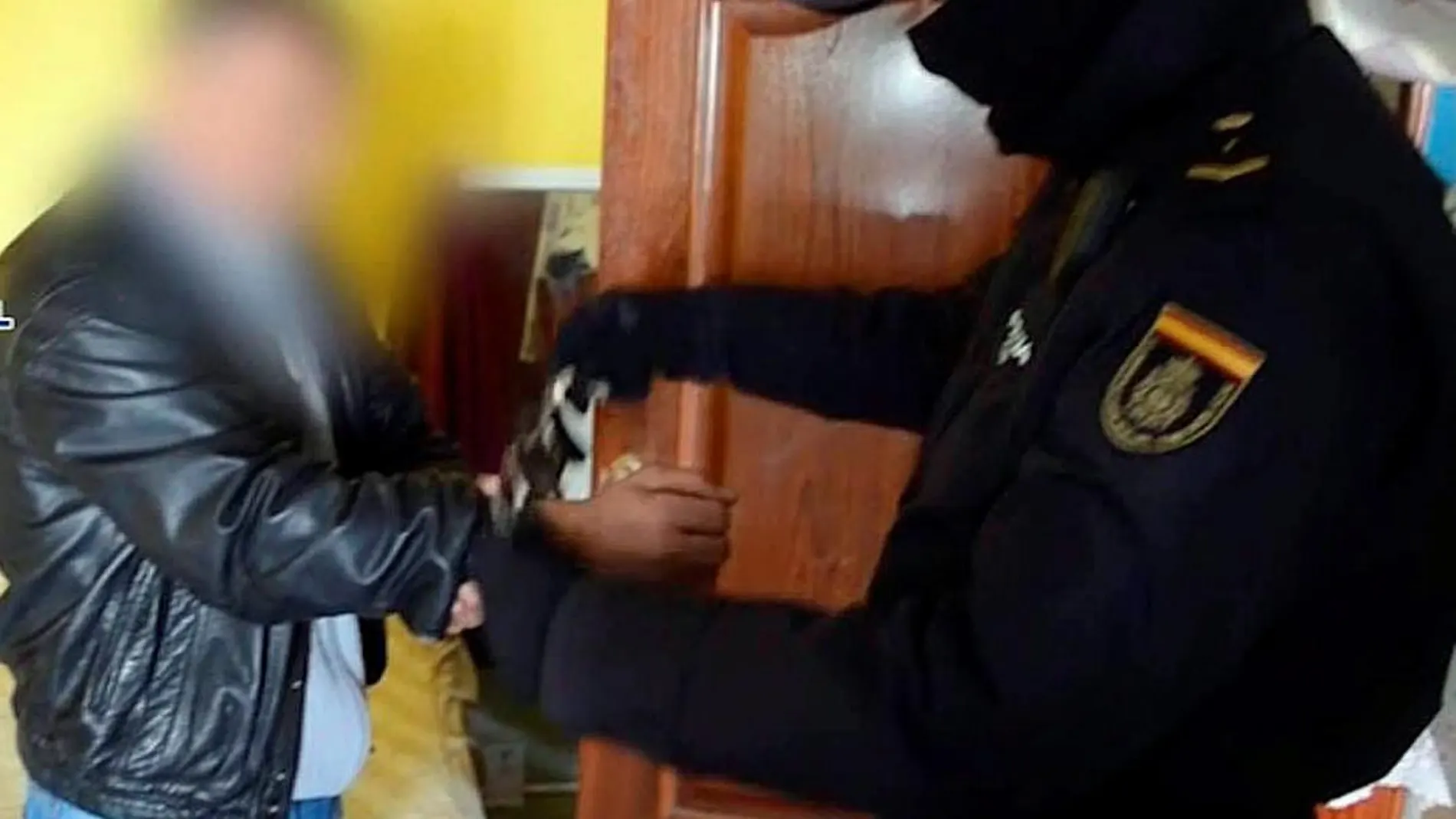 La Policía detiene al padre de las dos menores, tras ser vendidas por diez mil euros cada una