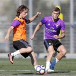 Modric y Kroos, en el entrenamiento de ayer