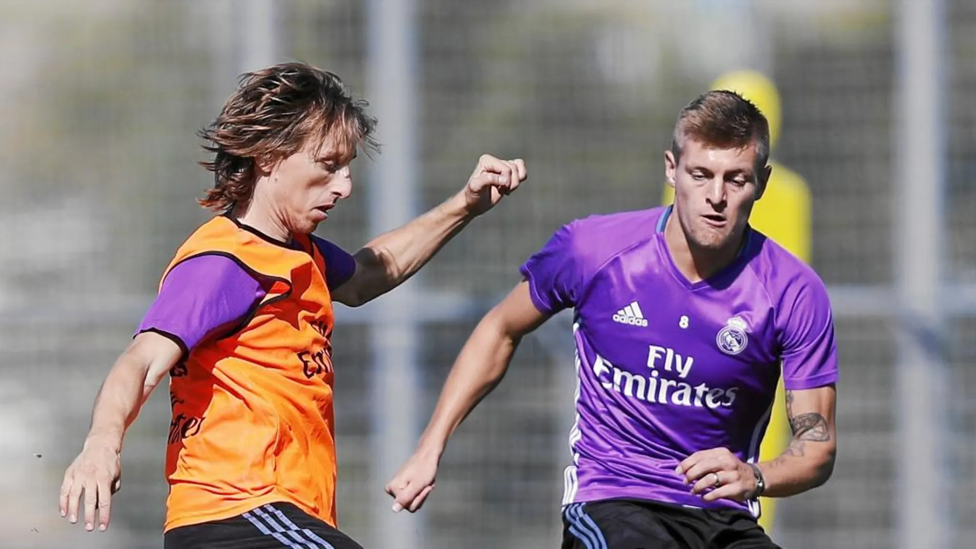 Modric y Kroos, en el entrenamiento de ayer