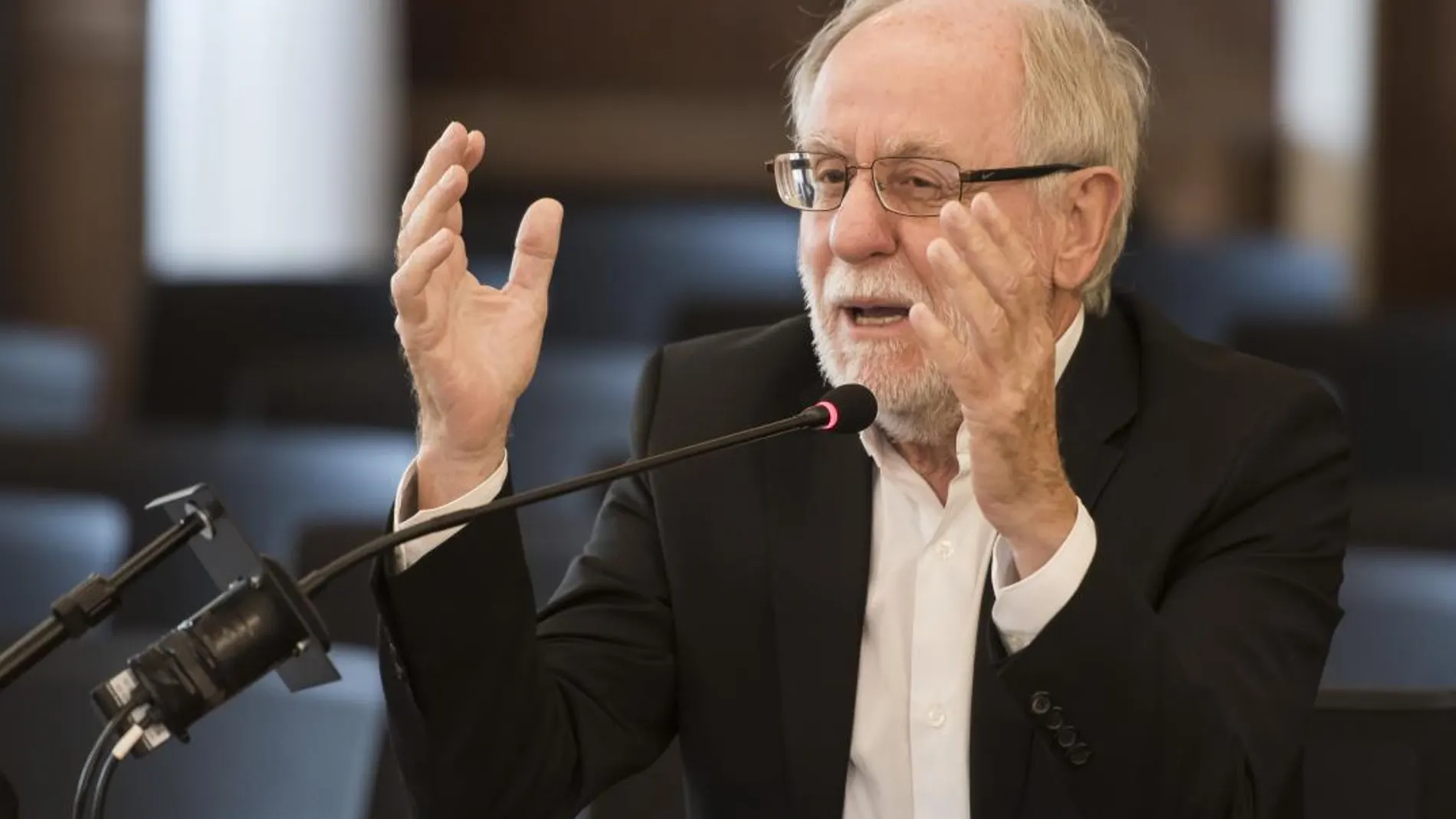 José Francisco de Pablo, uno de los funcionarios de la Consejería de Empleo que revisó expedientes de ayudas, señaló que los documentos les llegaban «en cajas de pollos» (Foto: Efe)