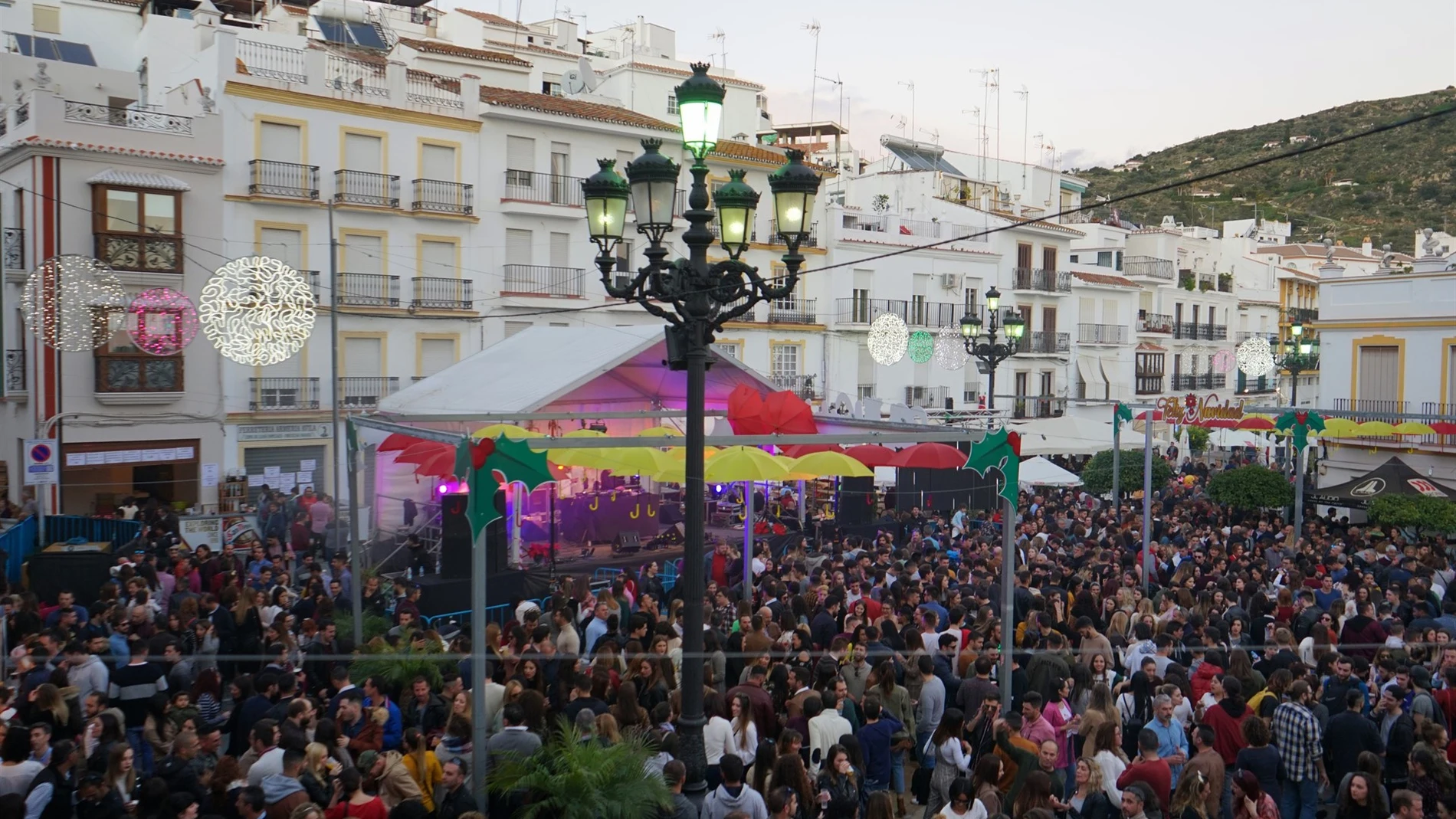 La trigésimo séptima edición de la Fiesta de las Migas de Torrox (Málaga) “ha vuelto a rebasar los 40.000 asistentes” este domingo, según puso de relieve el alcalde del municipio, Óscar Medina / Foto: EP