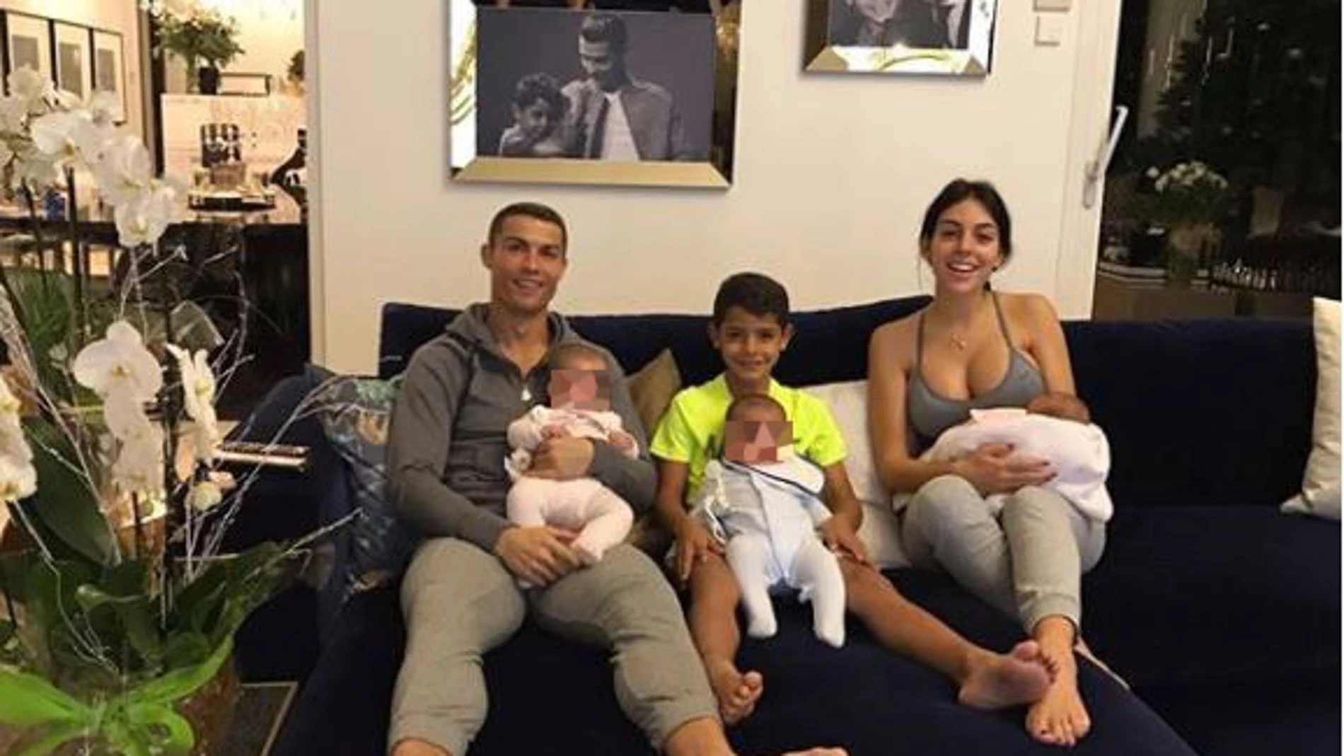 La tierna imagen de Cristiano y Georgina con sus cuatro hijos