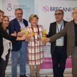 Lorena Saus, CEO de Ascires; Lola Salas, jefa del servicio de Promoción de la Salud y Prevención en el Entorno Sanitario; Javier Benítez, director del programa de Genética del Cáncer en el CNIO; Ana Lluch, jefa del servicio de Oncología Médica del Clínico de Valencia; José Martínez Olmos, senador (PSOE) e impulsor de la ponencia sobre Genómica en el Senado y Antonio Cano, jefe del servicio de Obstetricia y Ginecología del Hospital Clínico de Valencia