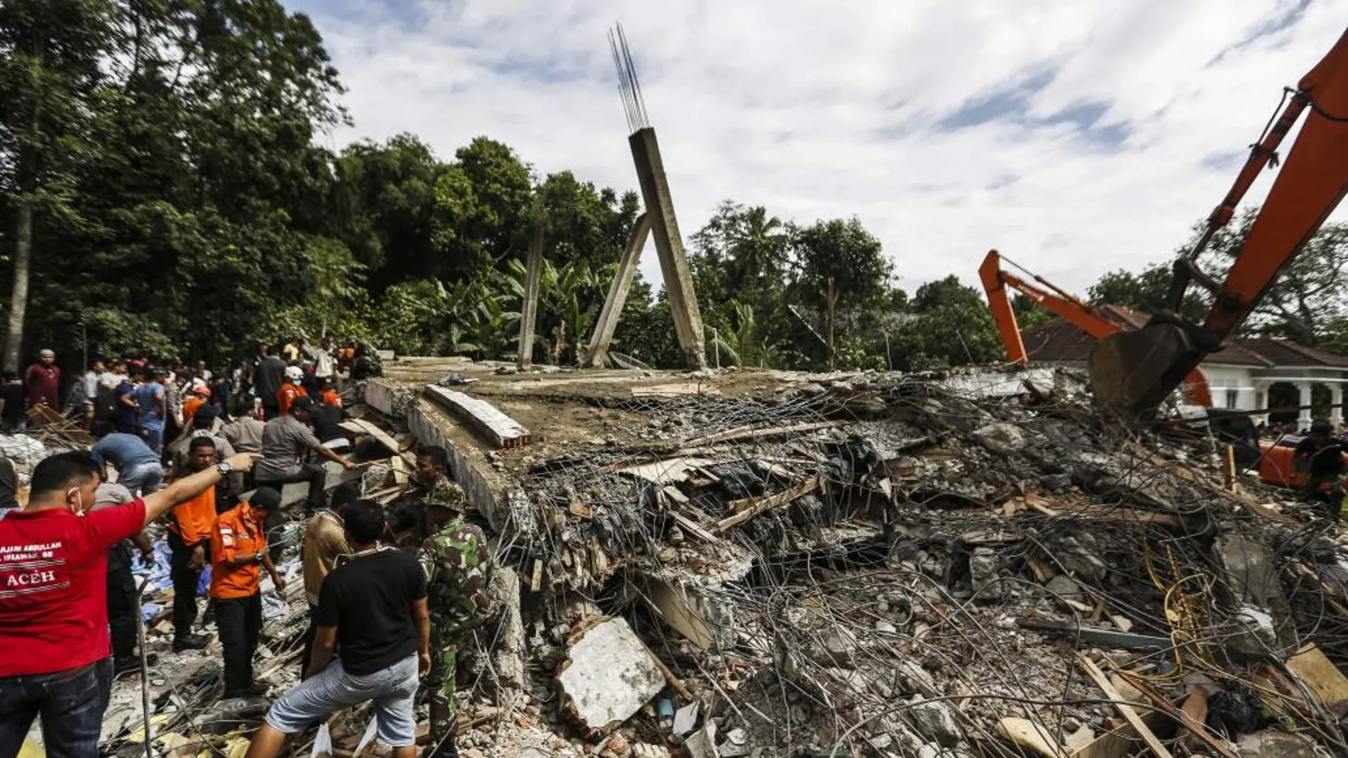 Al menos 93 muertos en un terremoto en la isla de Sumatra, en Indonesia