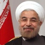 El nuevo presidente iraní posa en su oficina en Teherán