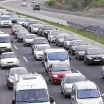 La DGT pide precaución al volante y alerta de puntos conflictivos en las carreteras