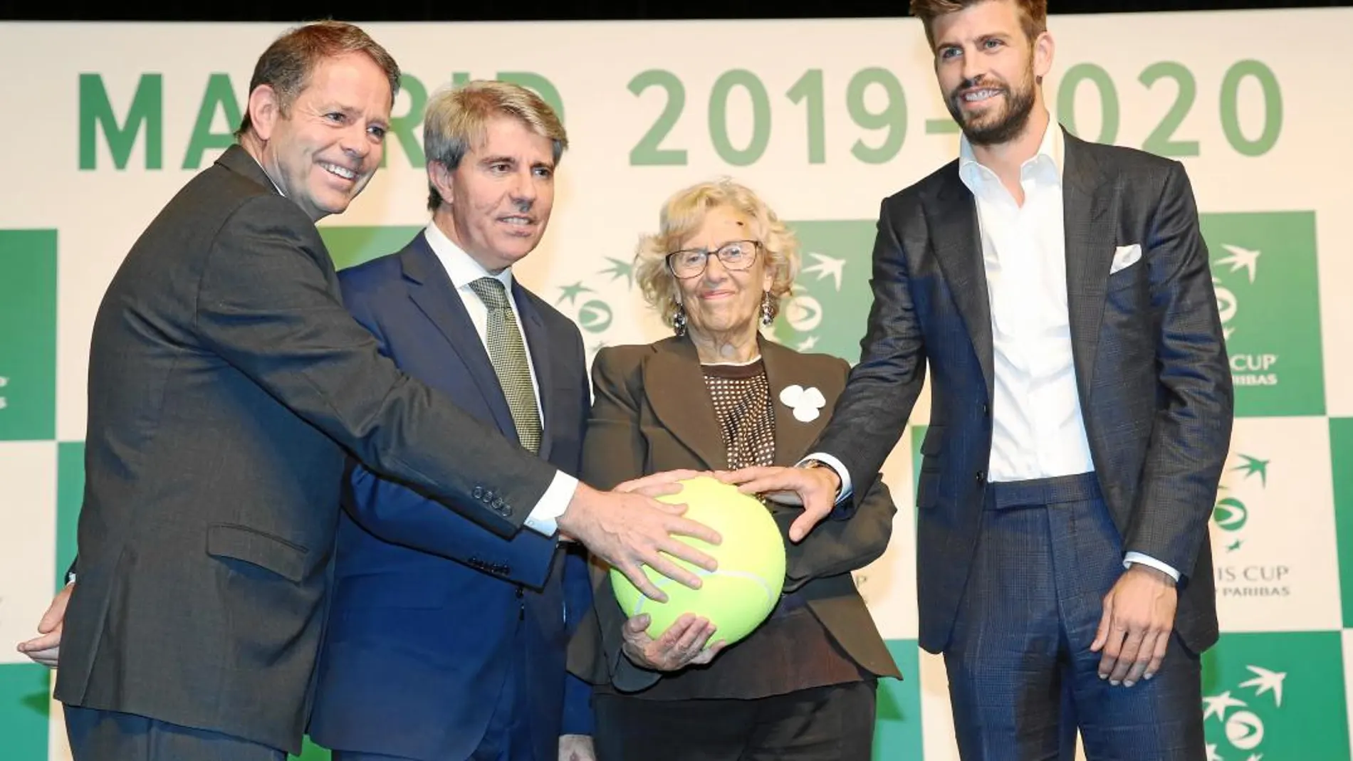 Kelly Fairweather, de la ITF, Ángel Garrido, Manuela Carmena y Gerard Piqué