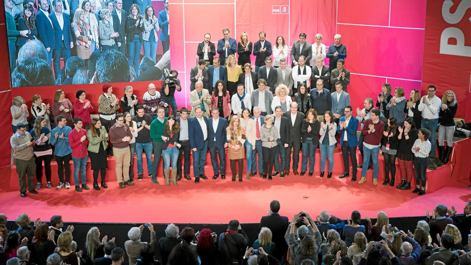 José María Franco, Ángel Gabilondo, las ministras María Luisa Carcedo y Reyes Maroto y el ministro José Luis Ábalos, en el centro del escenario