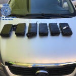 La Policía Nacional halló la droga oculta en el automóvil dotado de dos caletas, es decir, huecos, escondites dentro del coche