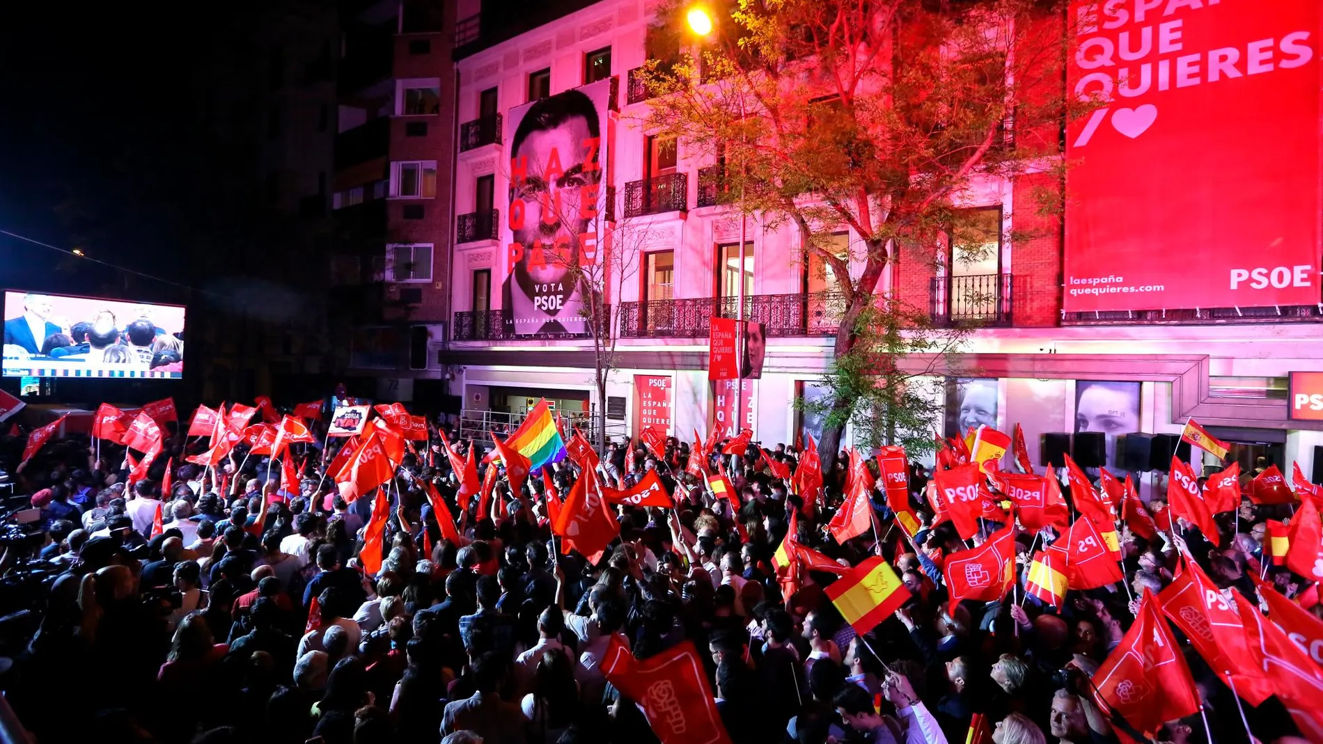 Celebración en la sede del PSOE. Foto: Cristina Bejarano