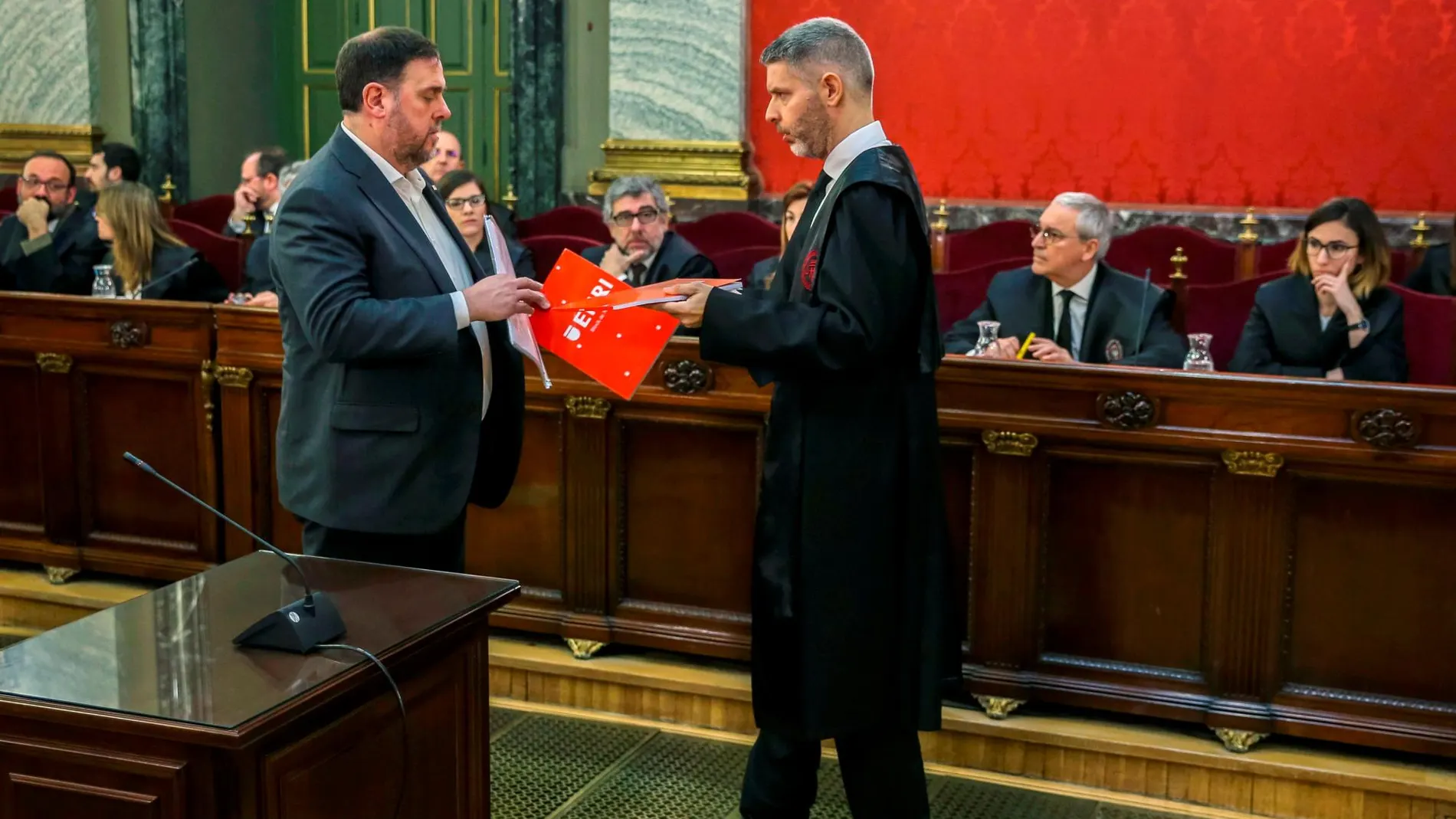 El exvicepresidente de la Generalitat, Oriol Junqueras, y su abogado Andreu van den Eynde.