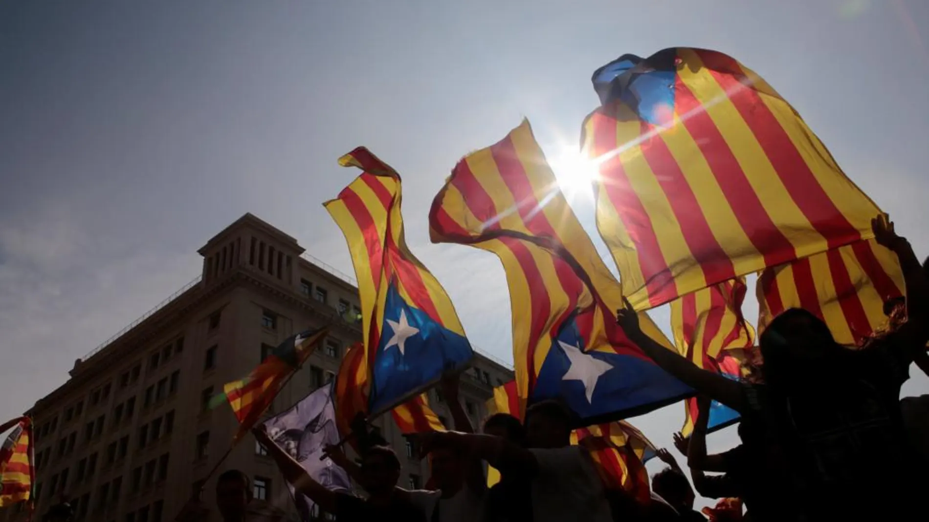 El The Wall Street Journal pide a Rajoy no caer en la «trampa» separatista
