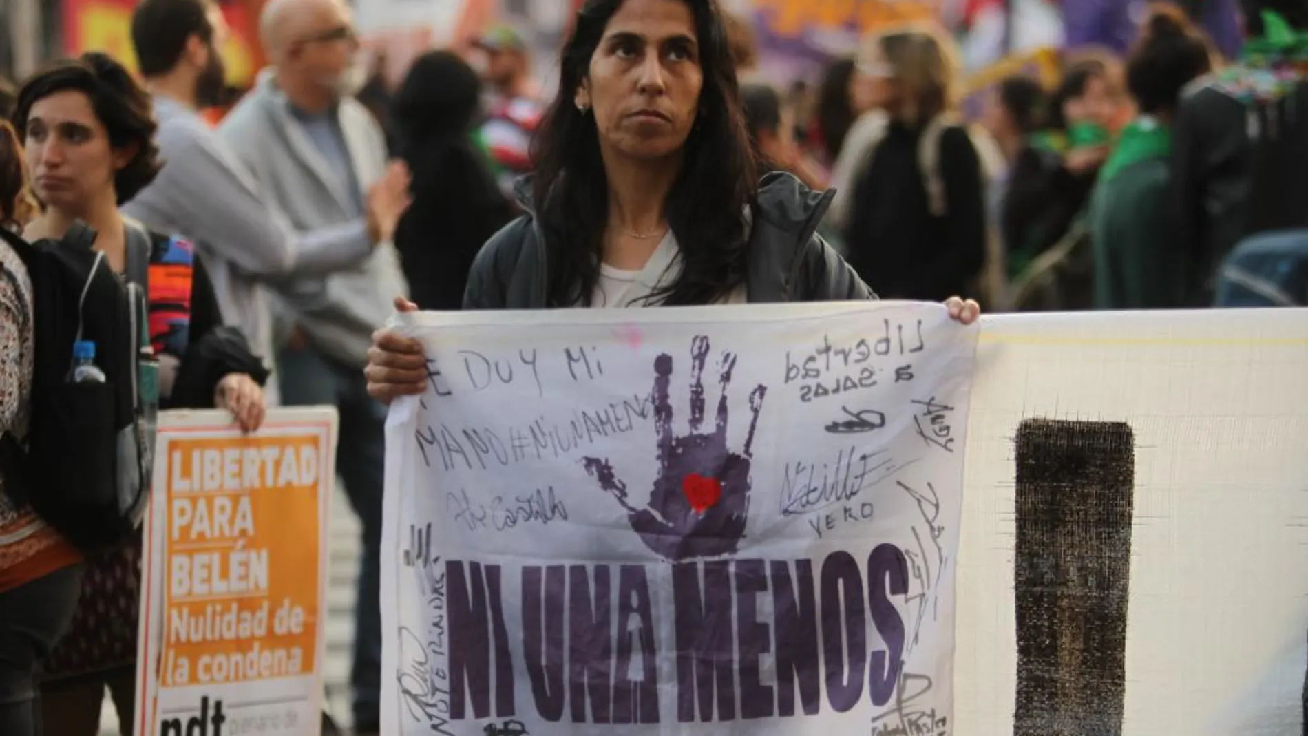 Manifestantes marchan para pedir la liberación de Belén, una joven tucumana presa desde hace dos años por aborto.