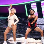 Silvia Abril vuelve a ‘Tu cara me suena’ para versionar ‘Cómeme el donut’ junto a José Corbacho