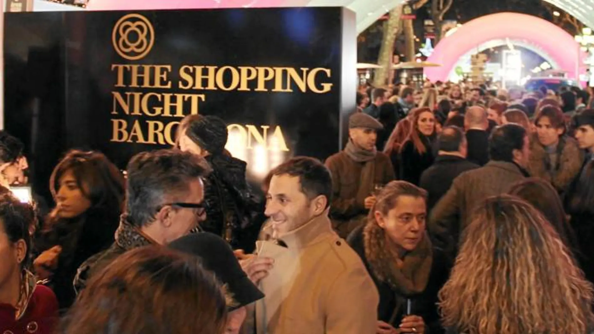 La campaña promocional de la Shopping Night, basada en la temática de «Alicia en el País de las Maravillas» ha contado con la modelo Laura Escanes que interpreta el papel de Alicia y con Ágatha Ruiz de la Prada como Reina de corazones