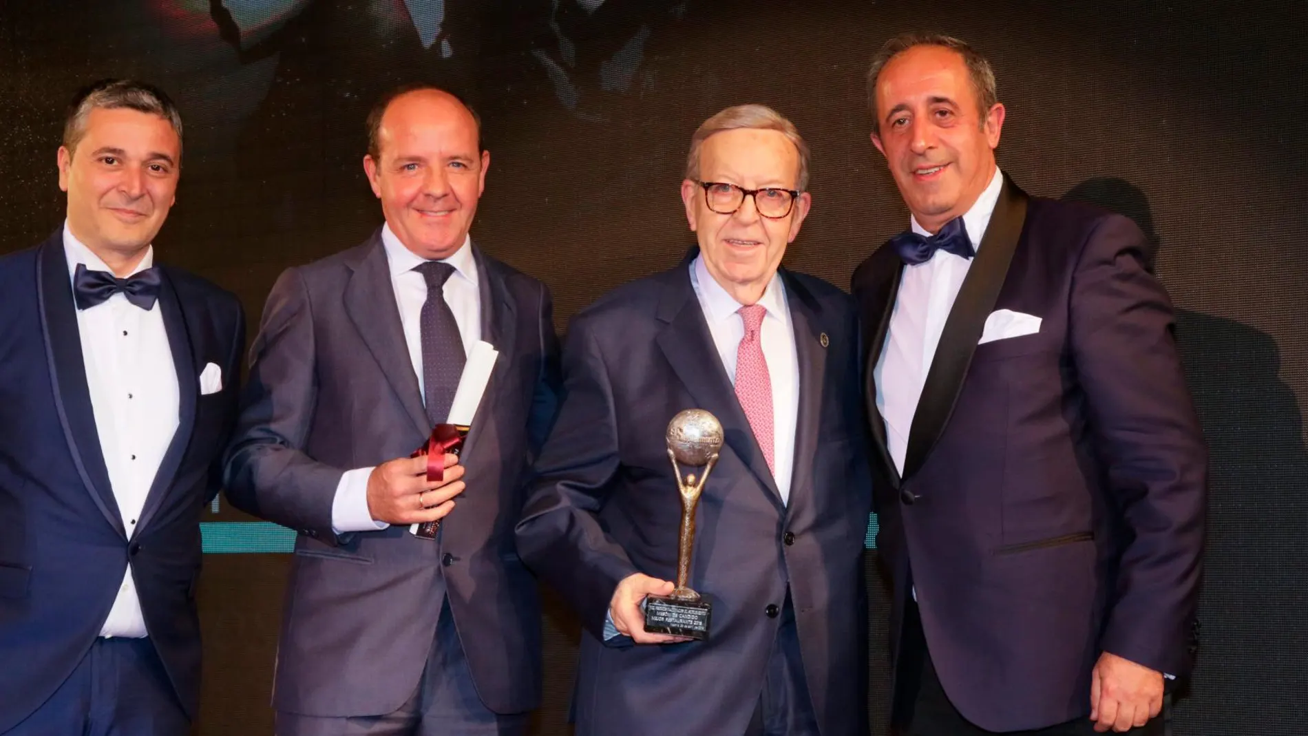 Alberto y Cándido López recogen el galardón