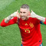Sergio Ramos celebra un gol con España