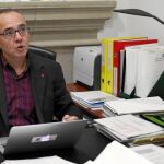 El portavoz parlamentario de Catalunya Sí que es Pot (CSQEP), Joan Coscubiela, en su despacho
