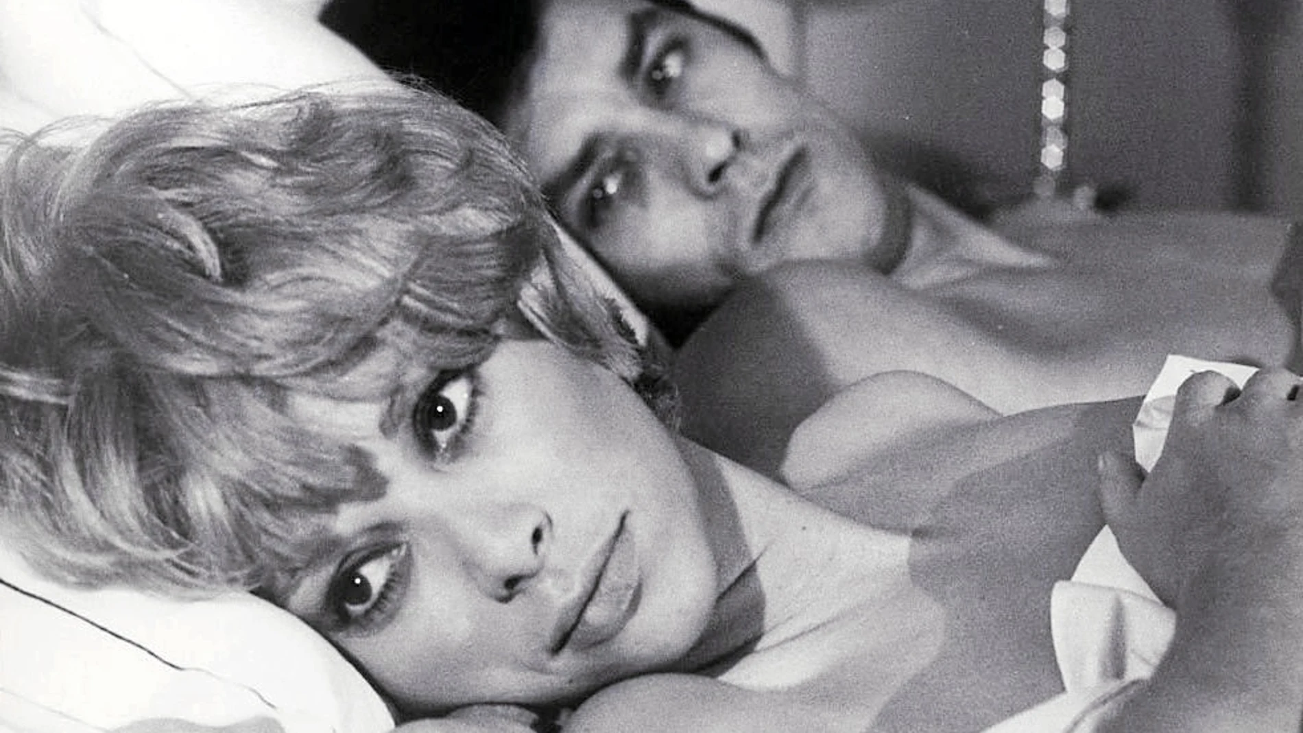 Mireille Darc y Alain Delon en una escena de «Jeff», de 1969, la cinta que los unió