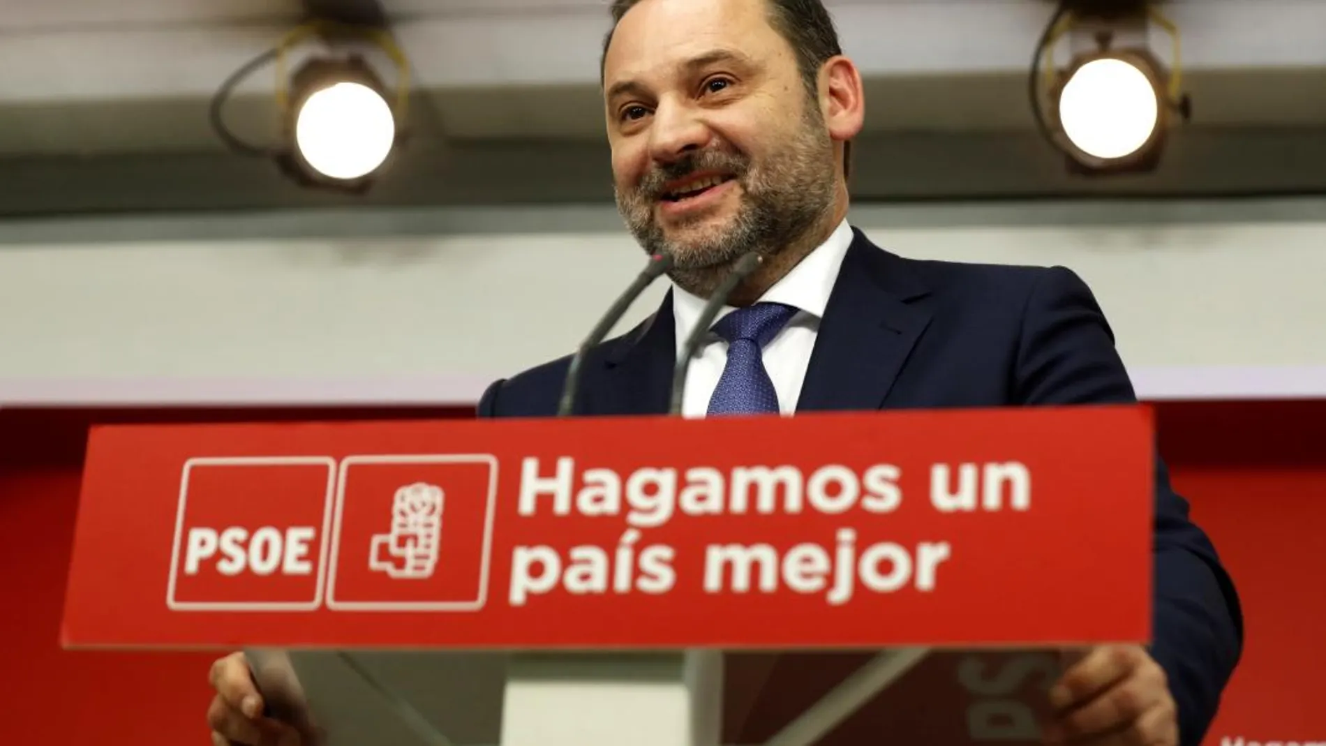 El ministro de Fomento, José Luis Ábalos, durante la rueda de prensa posterior a la reunión de la ejecutiva del PSOE / Efe