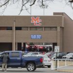 Servicios de emergencia en la escuela Marshall County