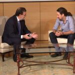 Imagen de la reunión entre Rajoy y Pablo Iglesias de hace dos años. (Foto: Luis Díaz)