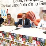 El director general de Turismo, Javier Ramírez (2D), y el concejal de Comercio, Consumo y Fiestas de León, Pedro Llamas (2I), presentan las XVII Jornadas Gastro-micológicas ‘Buscasetas’. Junto a ellos, el vicepresidente de la Diputación, Francisco Castañón y la delegada de Eurotoques Castilla y León, Isabel Álvarez