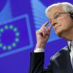 Barnier en una rueda de prensa hoy en la sede de la Comisión Europea en Bruselas