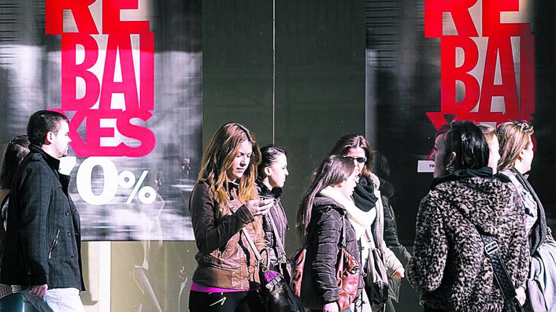 La nueva ley de comercio que prepara el Govern liberaliza las rebajas y permite los descuentos durante todo el año.
