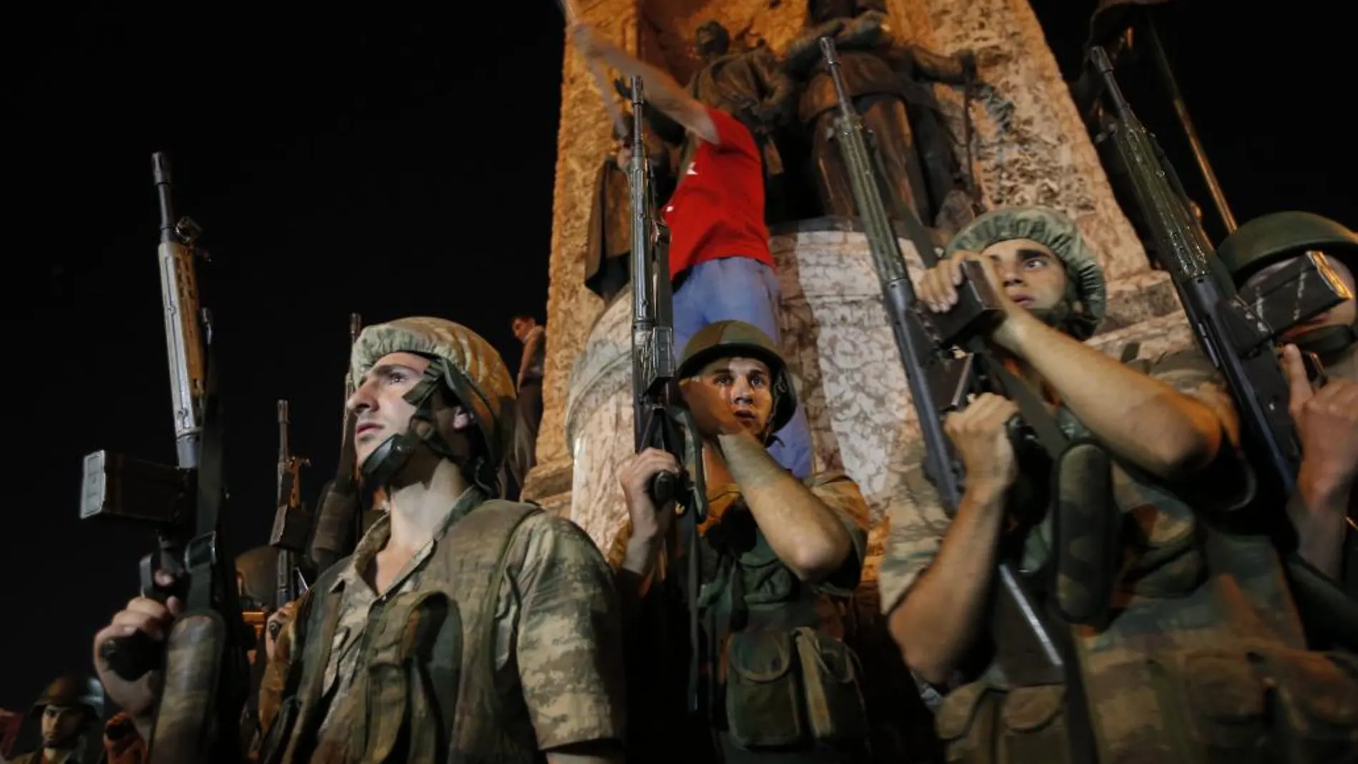 Soldados turcios en Estambul