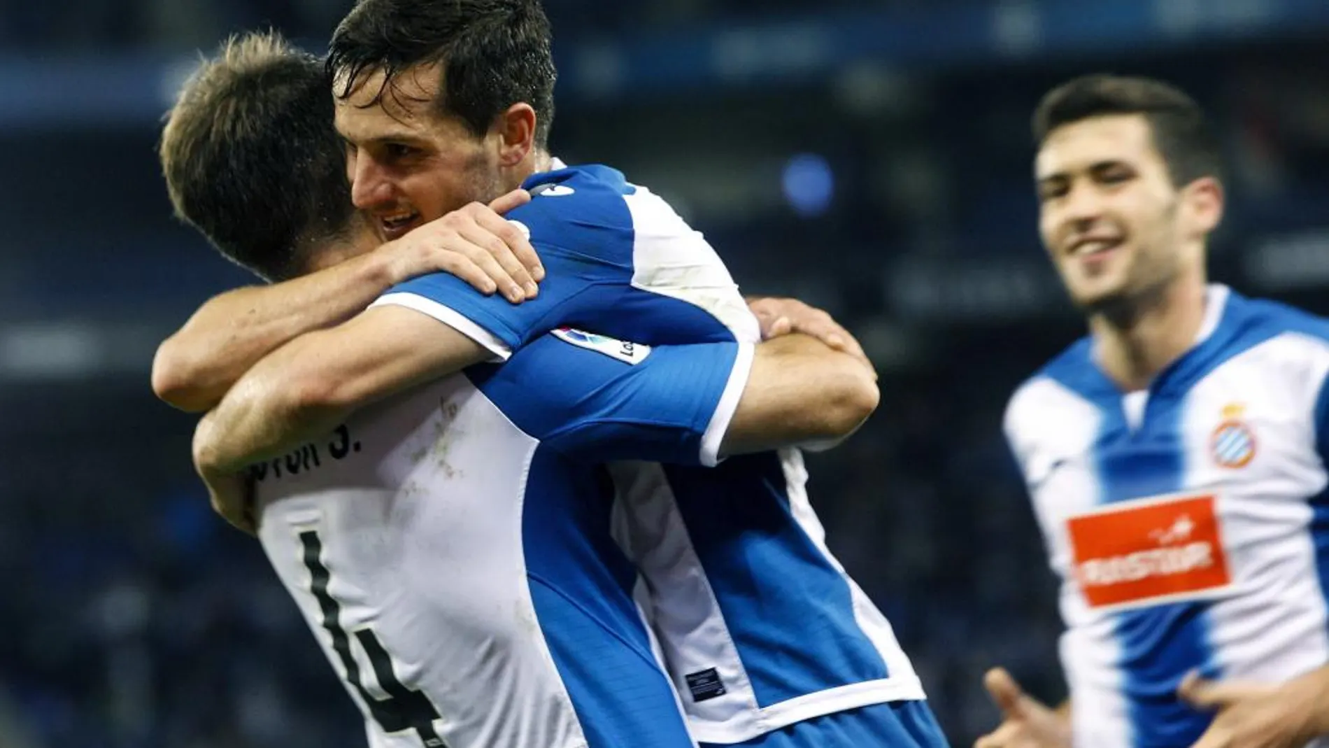 Piatti (c) celebra el gol que ha marcado ante el CD Leganés, el tercero del equipo.