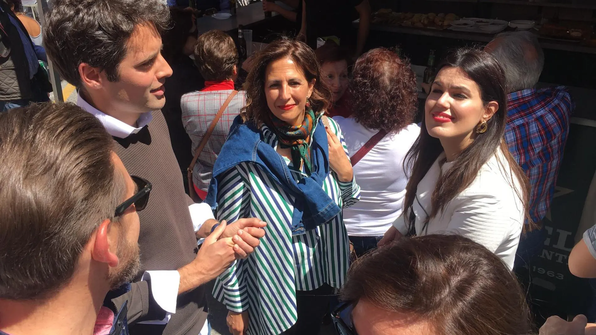 La candidata del PP al Congreso de los Diputados, Isabel Borrego, junto a la consejera de Turismo, Míriam Guardiola. LA RAZÓN