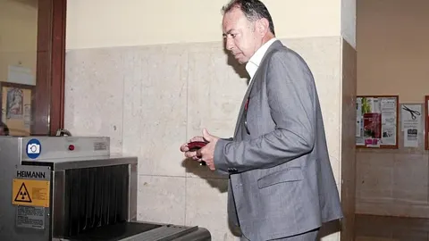 Daniel Alberto Rivera, ex director general de Trabajo, antes de entrar en los juzgados de Sevilla